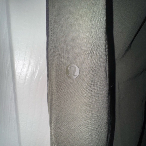 Lululemon On the Right olive Track Pant. Size 4.  VGUC - Picture 7 of 13